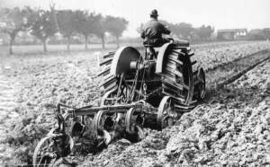 Dopo la guerra si sviluppò un’attività di sindacato d’impresa con la fissazione di tariffari che comprendevano anche l’aratura e le altre lavorazioni agricole.